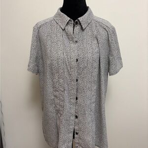 Dana Buchman White Short-Sleeve Button Front Blouse with Black Dot Print